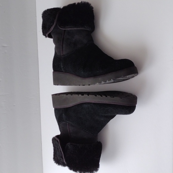 UGG black platform shearling boots 9 - Picture 3 of 10